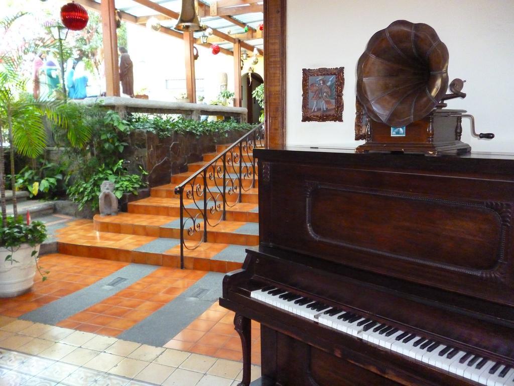 Hotel Don Carlos サンホセ エクステリア 写真